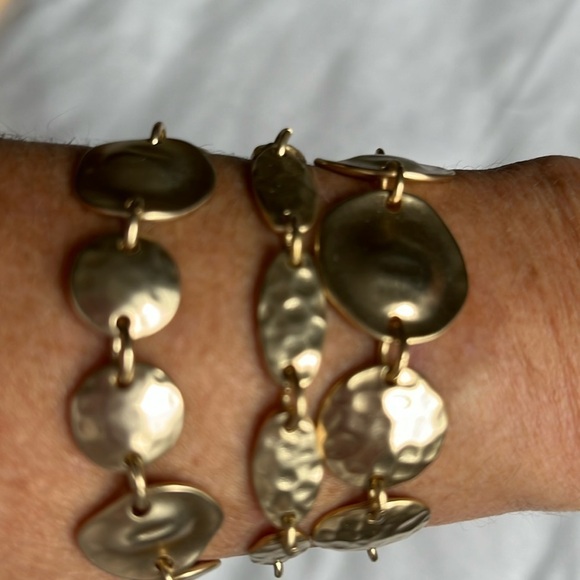 Faux Gold Circles Bracelet - Picture 1 of 9